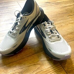 Brooks Adrenaline GTS 23- women’s WIDE